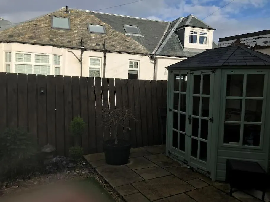 Ultra Stylish Furnished Home In Edinburgh Nyaraló