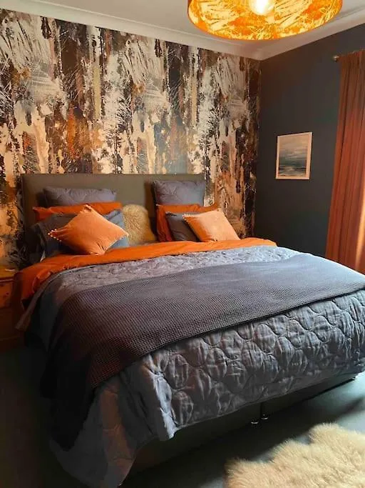 Ultra Stylish Furnished Home In Edynburg